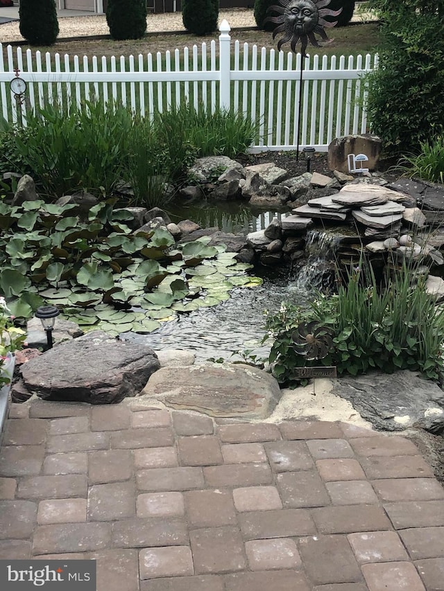 view of yard featuring a garden pond