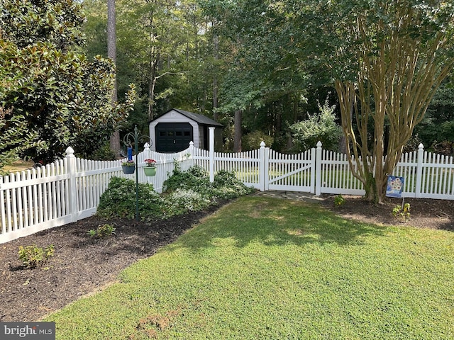 view of yard with a shed