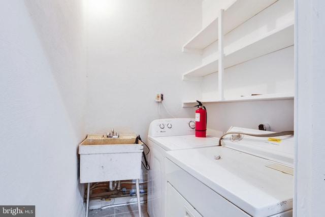 laundry room with sink and washing machine and dryer