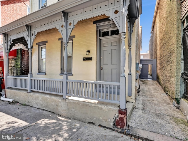 view of front of house with a porch