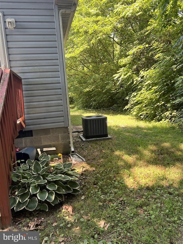 view of yard with cooling unit