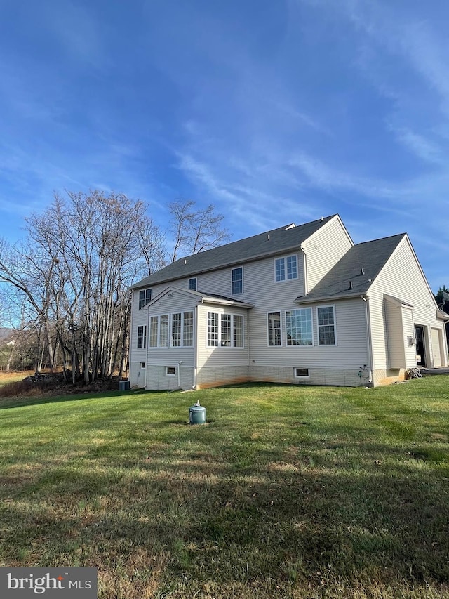 back of house featuring a yard