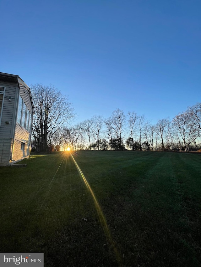 view of yard at dusk