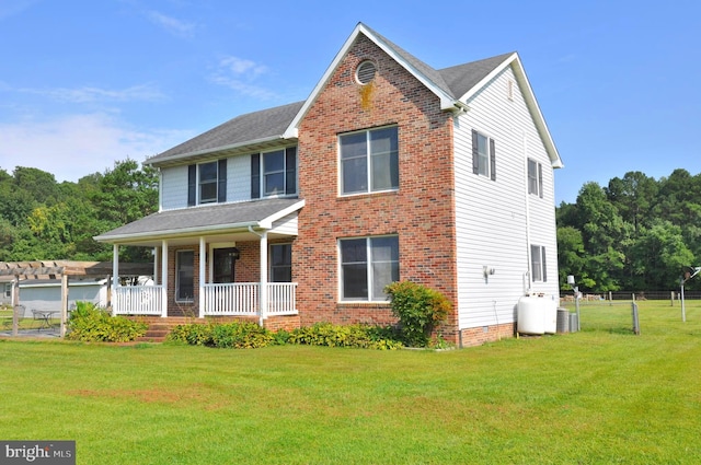 view of front of home with a front yard and covered porch