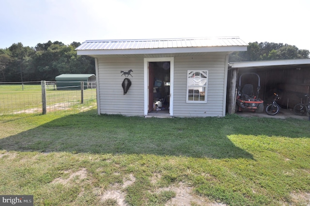 view of outdoor structure featuring a yard