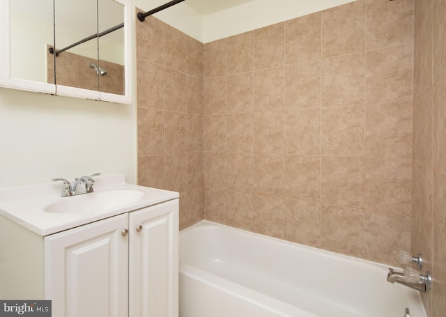 bathroom featuring vanity and tiled shower / bath