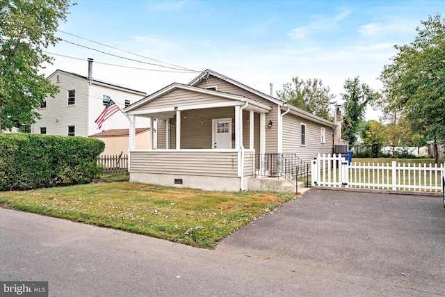 view of front of property with a porch and a front lawn