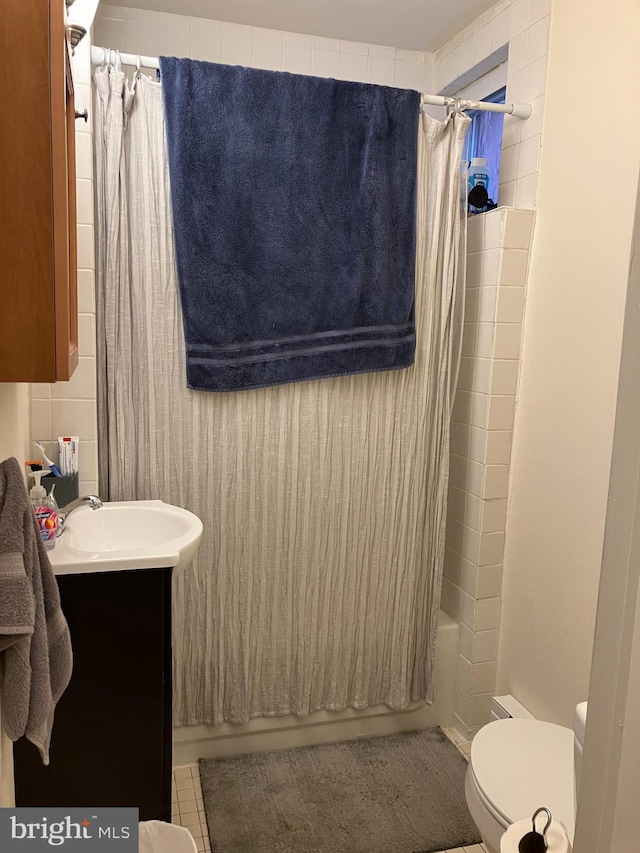 full bathroom with vanity, toilet, and shower / tub combo with curtain