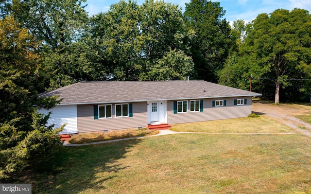 ranch-style house featuring a front lawn