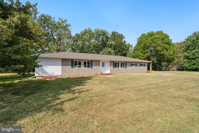 single story home with a front lawn