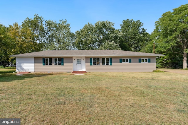 single story home featuring a front lawn