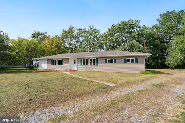 single story home with a front yard