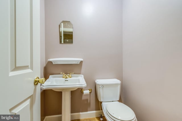 bathroom featuring toilet