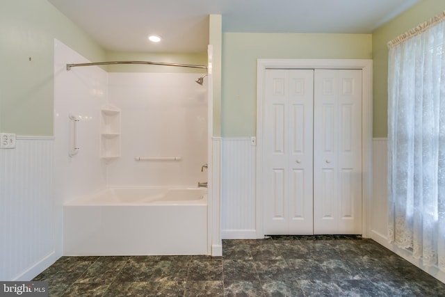 bathroom featuring shower / washtub combination