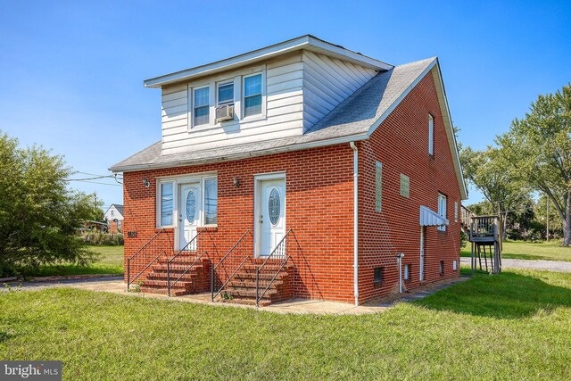 view of front facade with a front yard