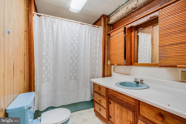 bathroom featuring vanity, toilet, and a shower with curtain