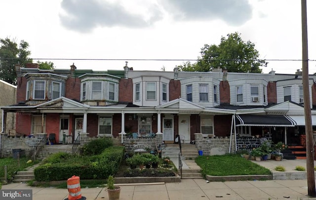 view of front facade with covered porch