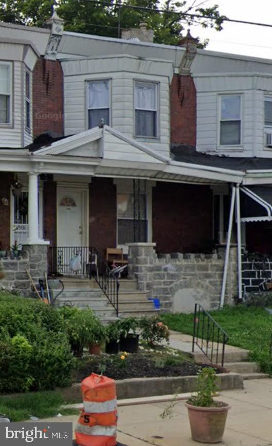 view of front of house with covered porch