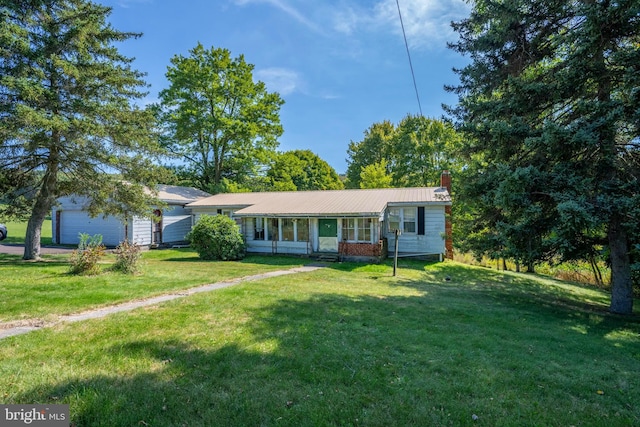 single story home with a front lawn