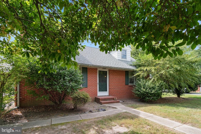 view of front of home with a front lawn