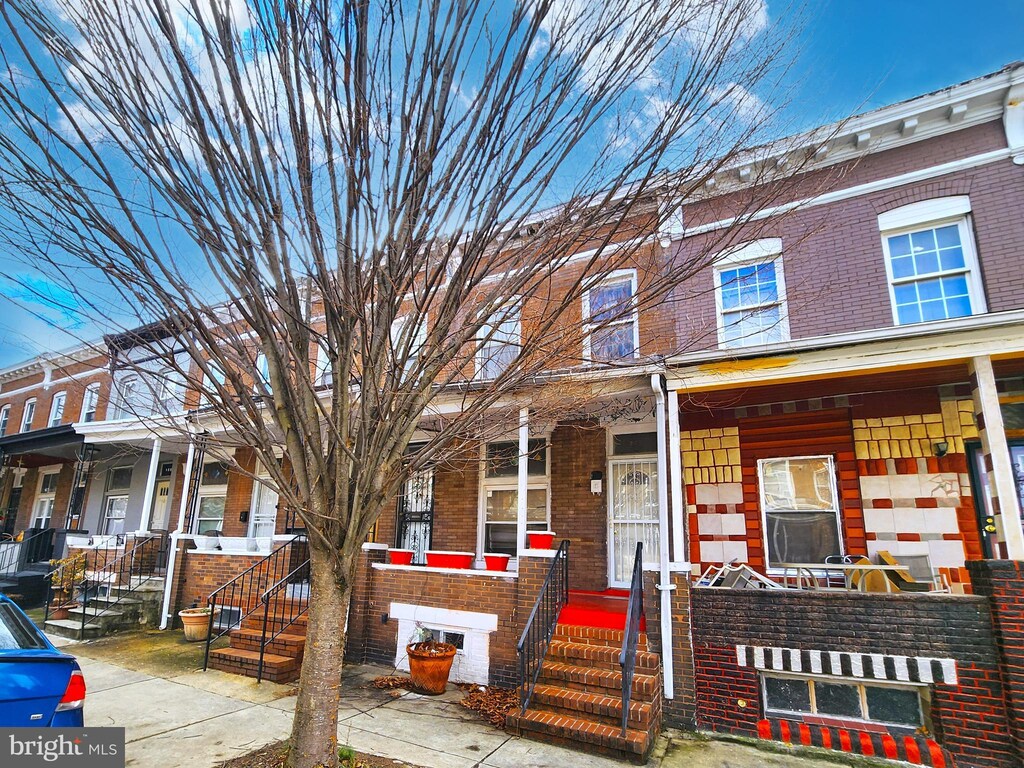 view of front of house with covered porch