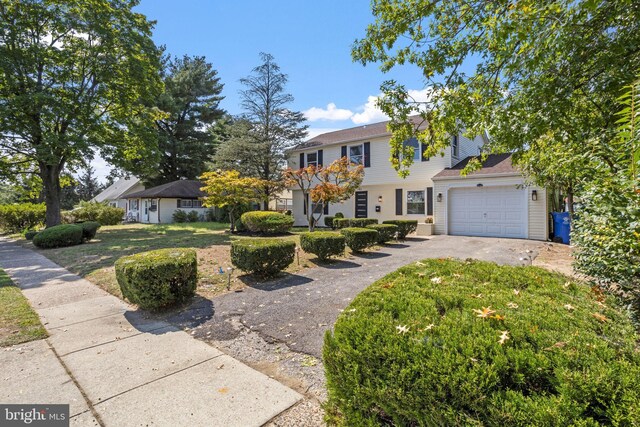 view of front facade with a front yard