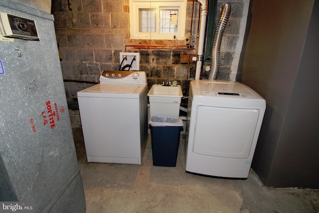 laundry area with washing machine and dryer