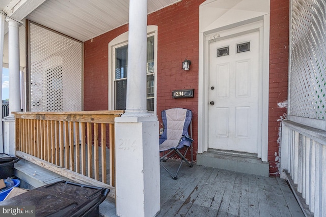 doorway to property with covered porch