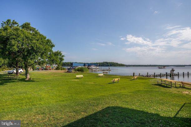 view of yard featuring a water view