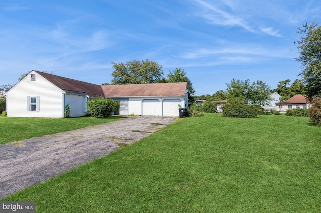 view of front facade with a front yard