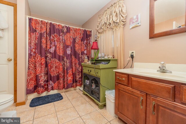 bedroom featuring ceiling fan and carpet floors