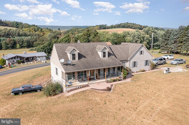 view of front of property featuring a front lawn and a porch