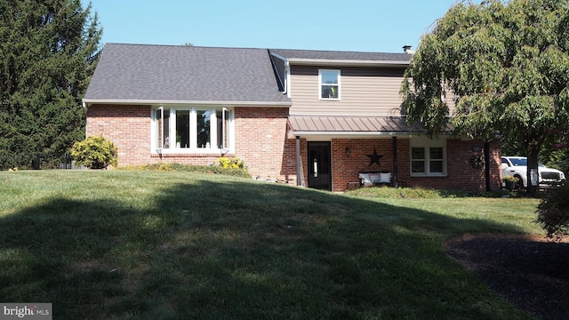 view of front of house featuring a front yard