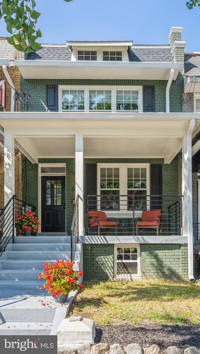 view of front facade with a porch