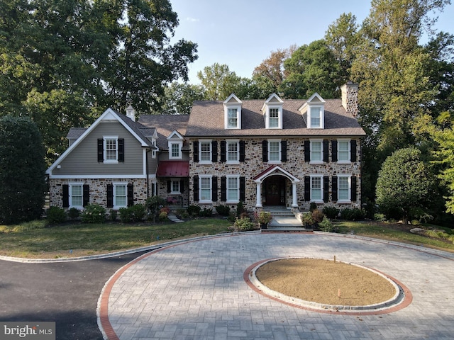 colonial inspired home with a front yard