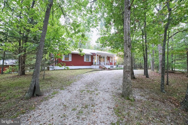 ranch-style house featuring a porch