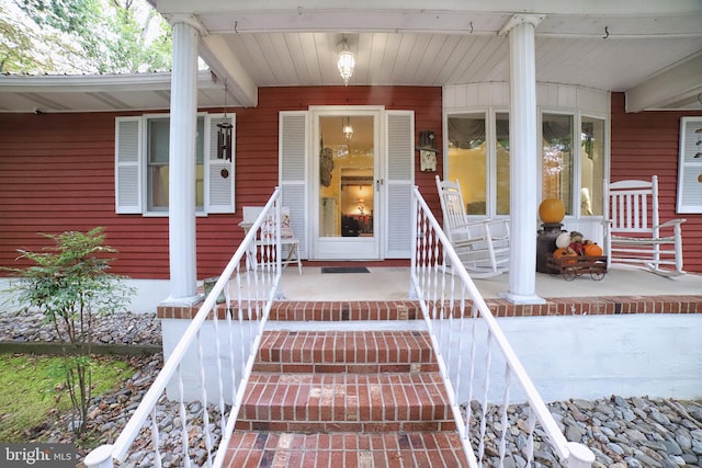 entrance to property featuring a porch