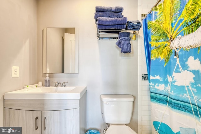 bathroom featuring a shower with curtain, vanity, and toilet