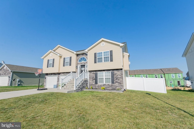 view of front of house featuring a garage and a front yard