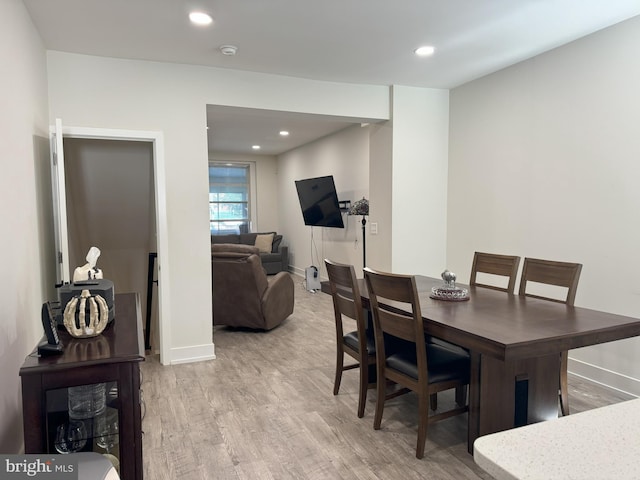 dining room featuring recessed lighting, baseboards, and light wood finished floors