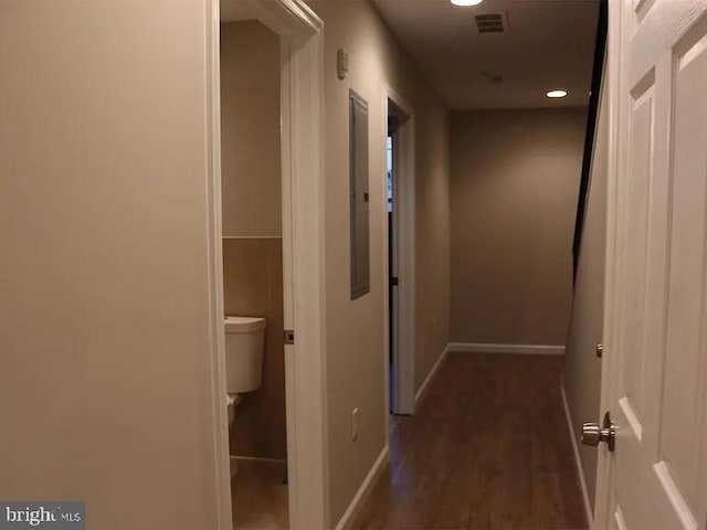 hallway featuring recessed lighting, visible vents, baseboards, and wood finished floors