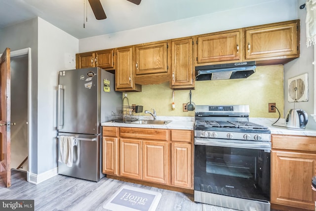 kitchen featuring ceiling fan, light hardwood / wood-style floors, sink, and stainless steel appliances