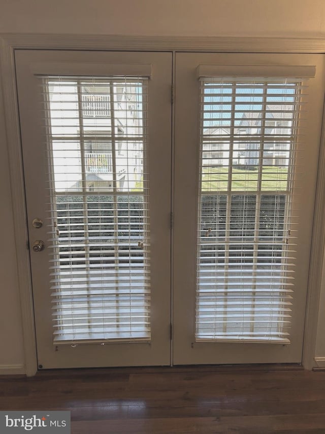 details with hardwood / wood-style flooring