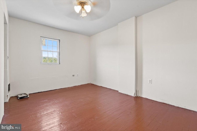 empty room featuring dark wood-type flooring and ceiling fan