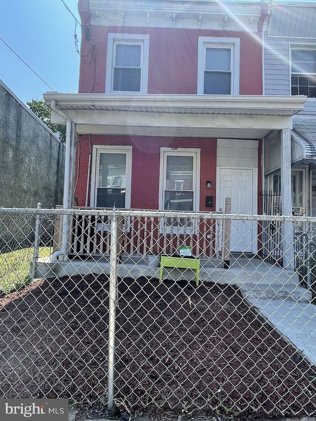 townhome / multi-family property featuring covered porch