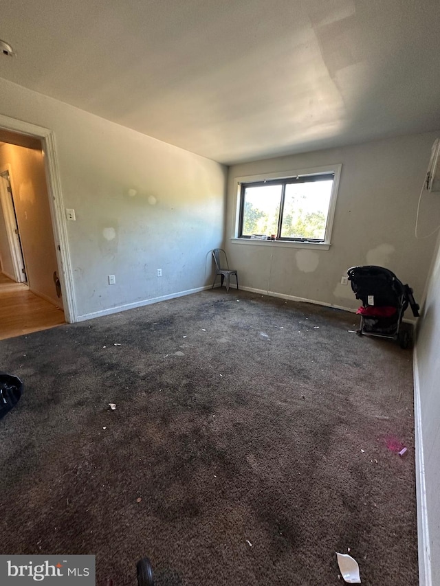 spare room featuring carpet flooring