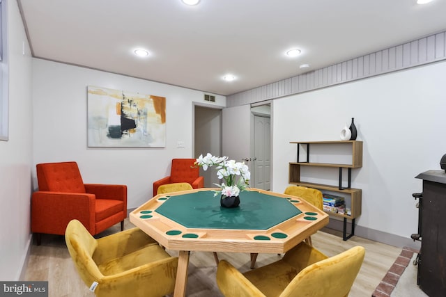 recreation room with light hardwood / wood-style floors