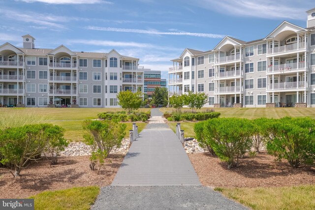 view of yard featuring a water view