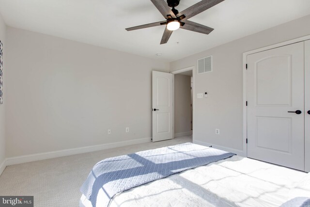 carpeted bedroom featuring ceiling fan