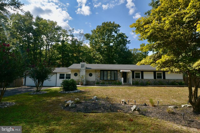 single story home featuring a front yard and a garage